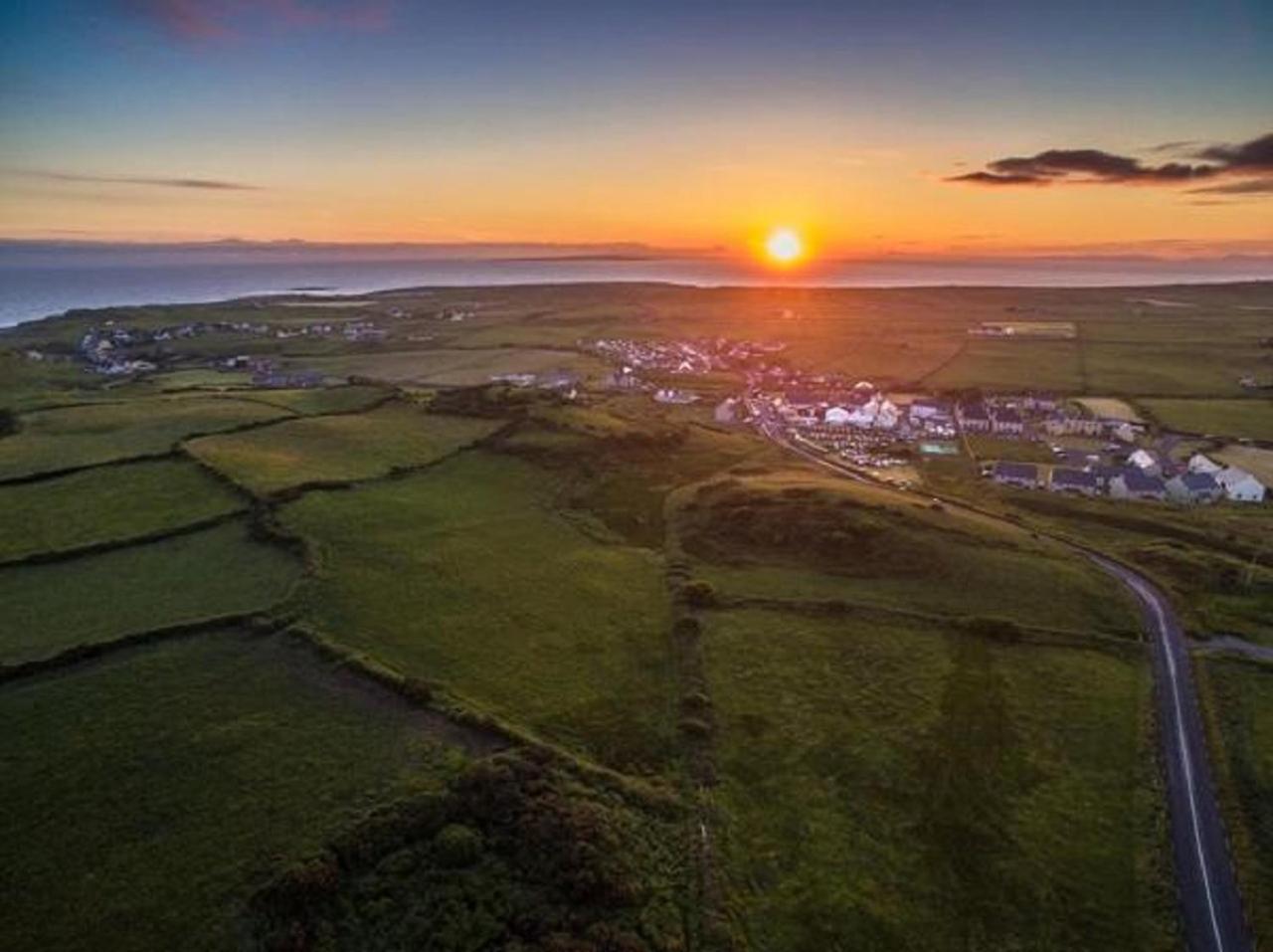 Elfin Cottage Doolin Eksteriør bilde